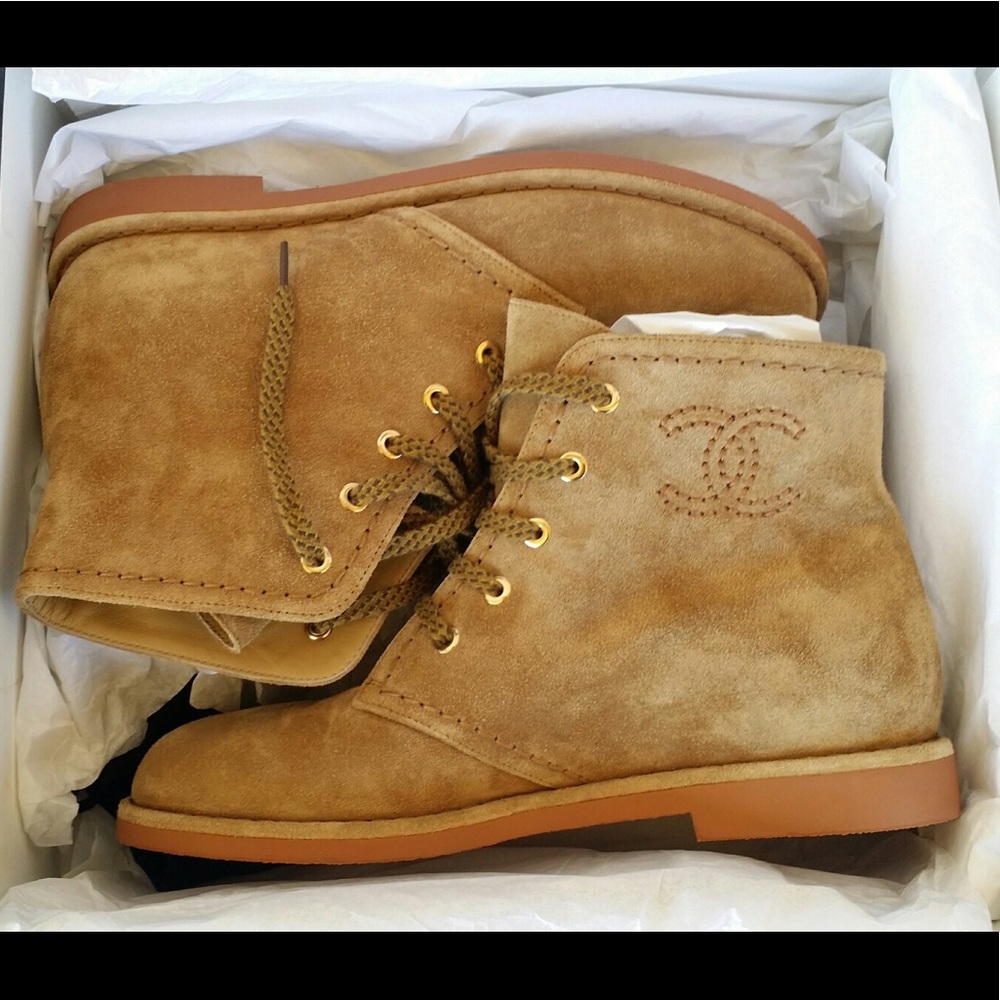 HOSTPICK!!! CHANEL suede CC logo lace up High-tops - Picture 4 of 16